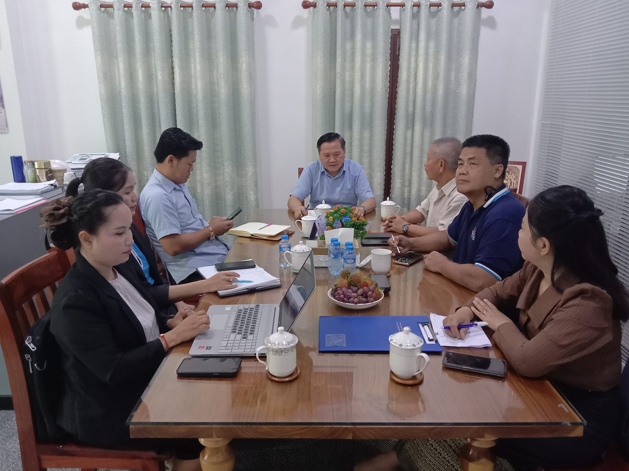 ໃນວັນທີ່ 6/8/2024 ໄດ້ຈັດກອງປະຊຸມປຶກສາຫາລືການດໍາເນີນການສະຫຼຸບບັນຊີ-ການເງິນປະຈໍາປີ 2023 ແລະ ເຮັດບົດລາຍງານການກວດສອບປະຈໍາປີ2023 ຂອງໂຄງການນໍ້າປະປາ ແລະ ສຸຂາພິບານ.